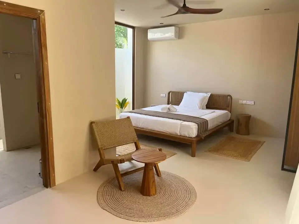 Garden View Double Room — king bed and seating
